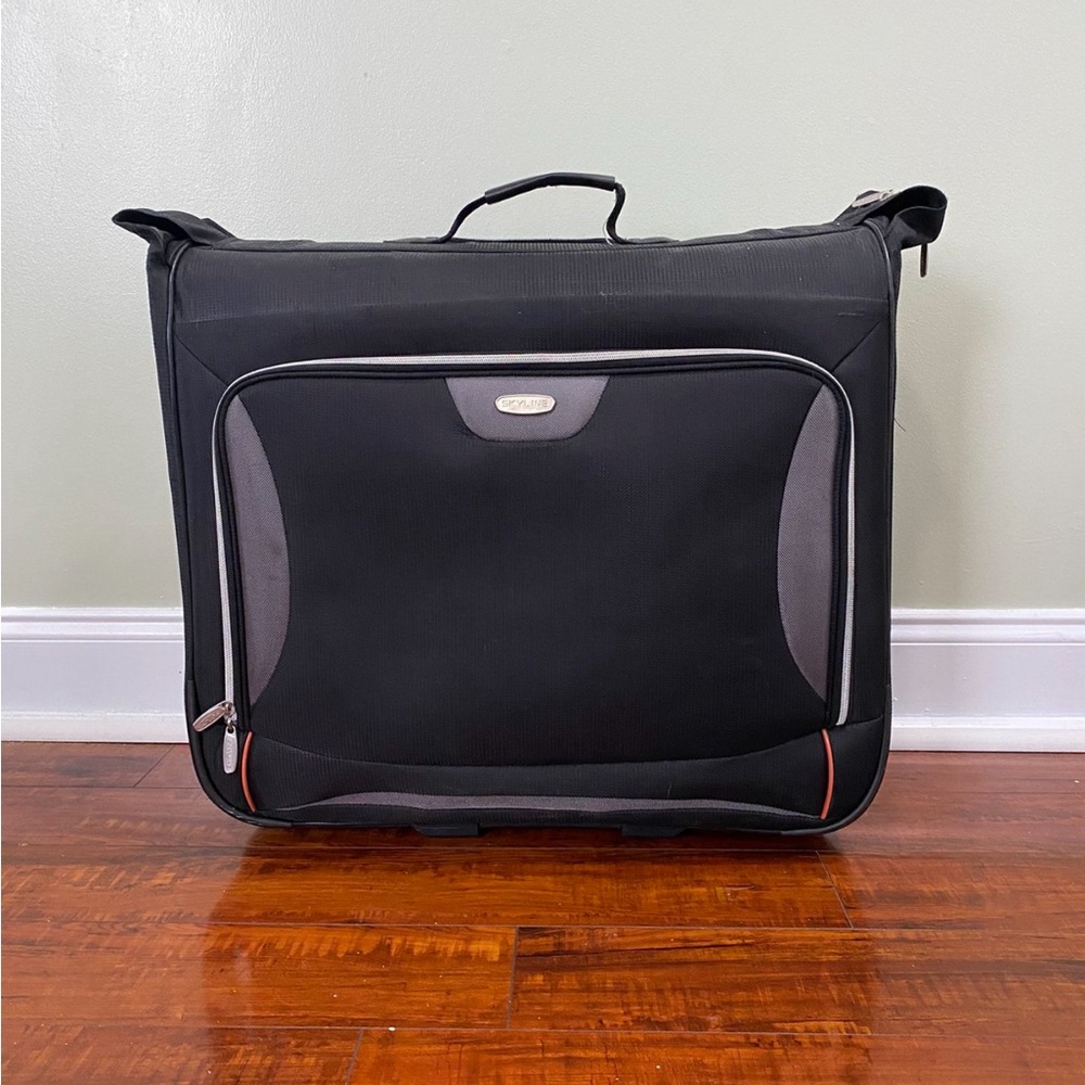 Skyline garment suitcase